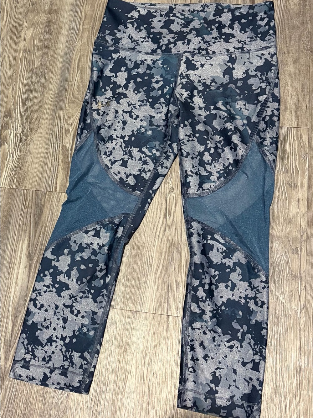 Under armor Camo-Style Gray & Navy Mesh Panel Leggings